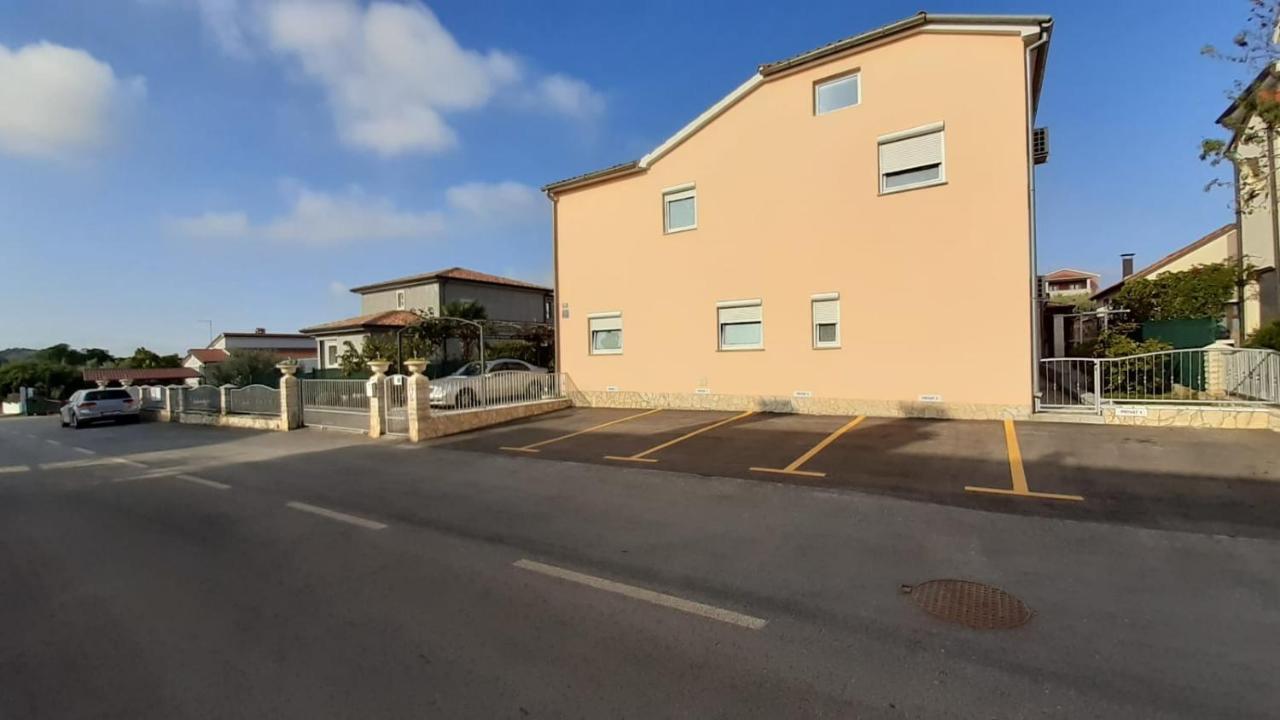 Haus Delphin Apartamento Poreč Exterior foto