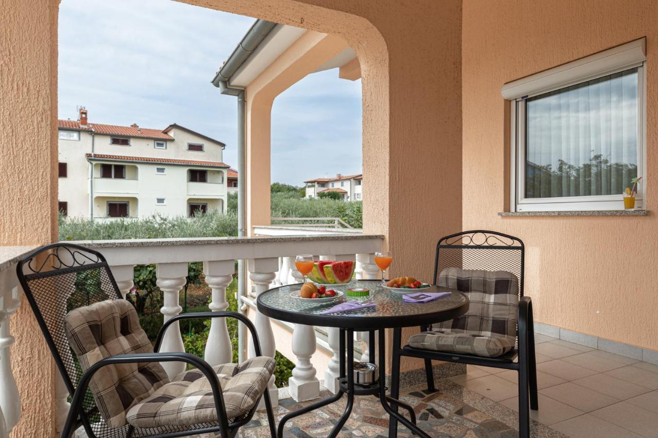 Haus Delphin Apartamento Poreč Exterior foto