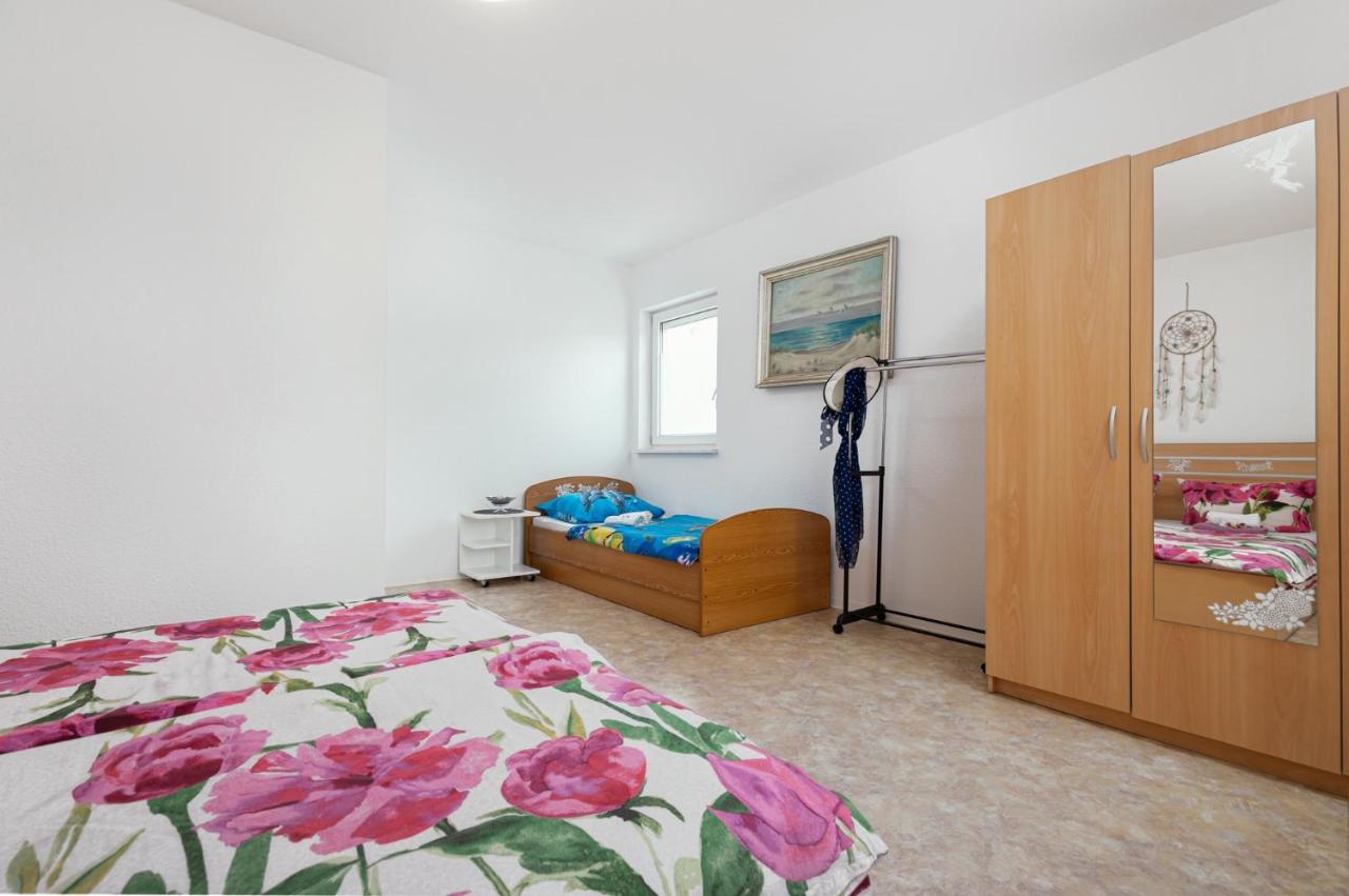 Haus Delphin Apartamento Poreč Exterior foto