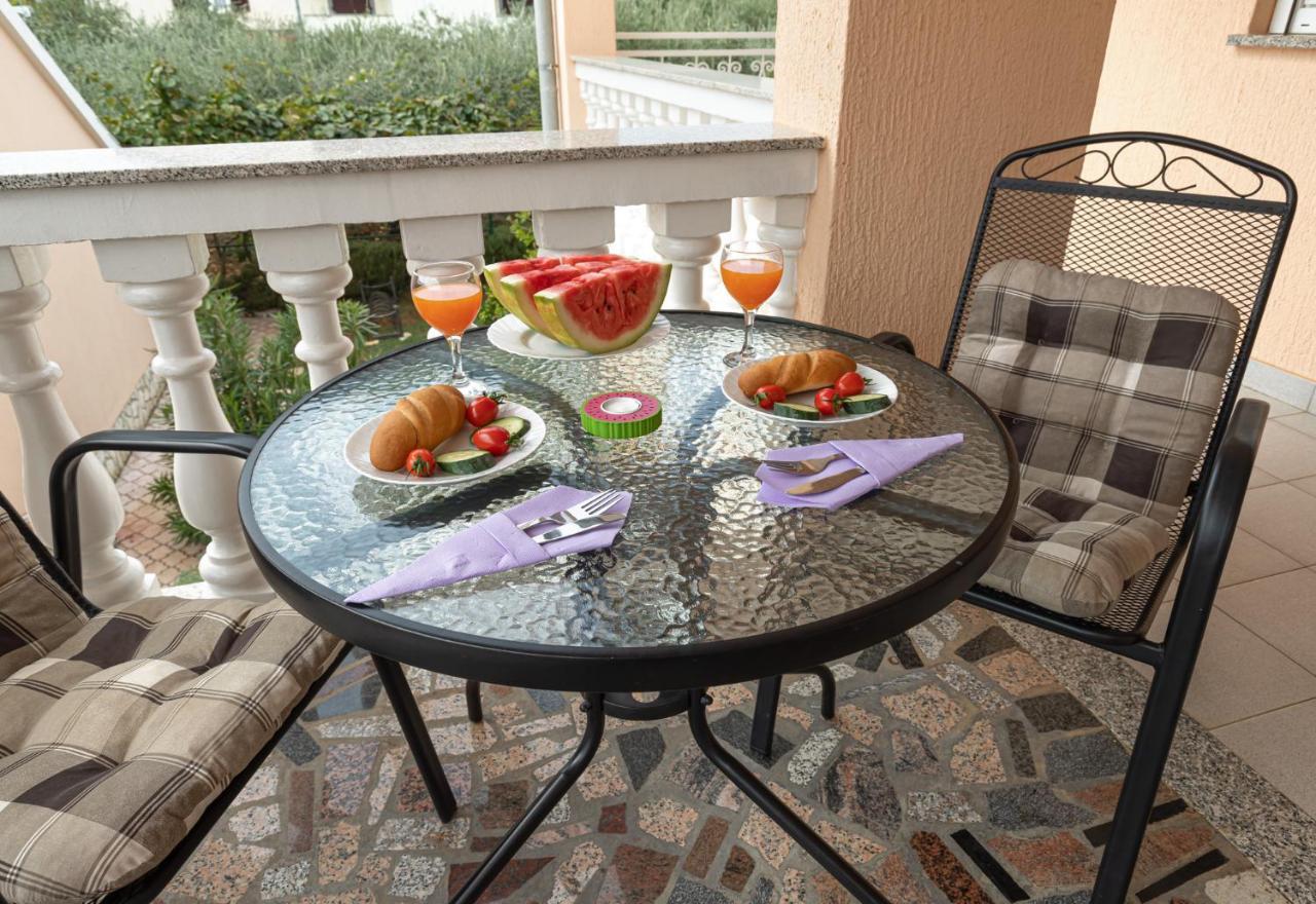 Haus Delphin Apartamento Poreč Exterior foto