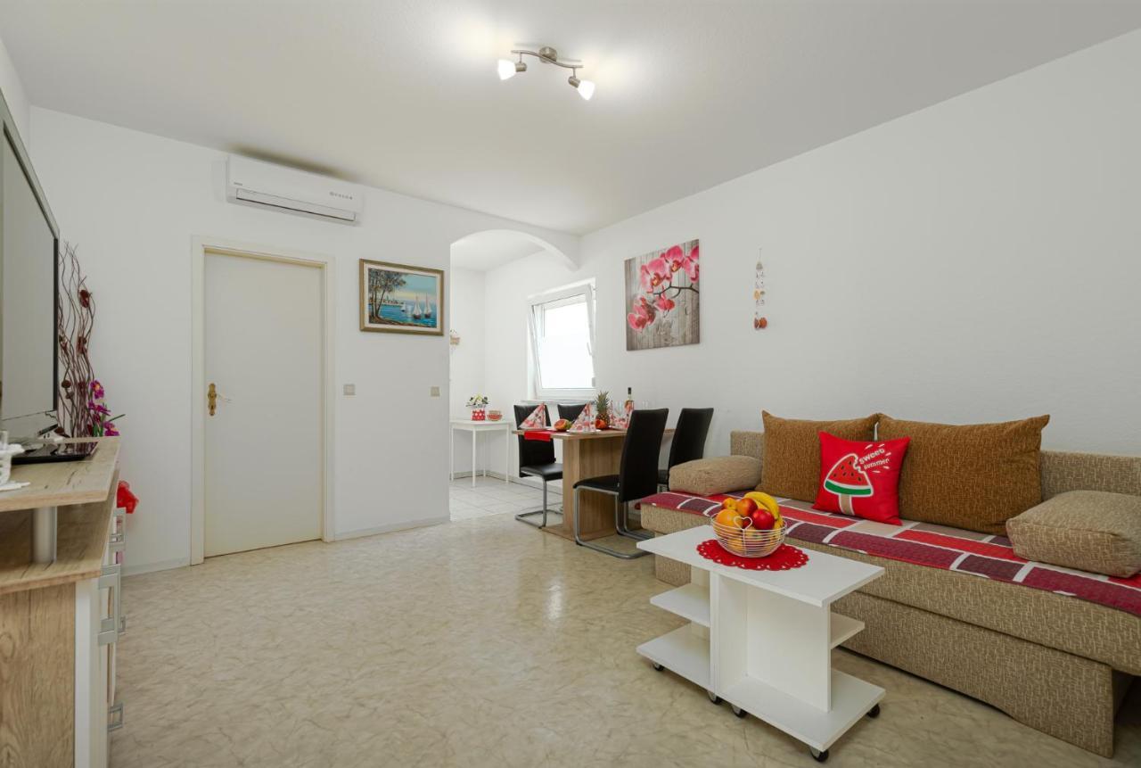 Haus Delphin Apartamento Poreč Exterior foto