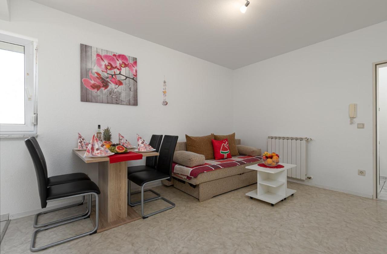 Haus Delphin Apartamento Poreč Exterior foto